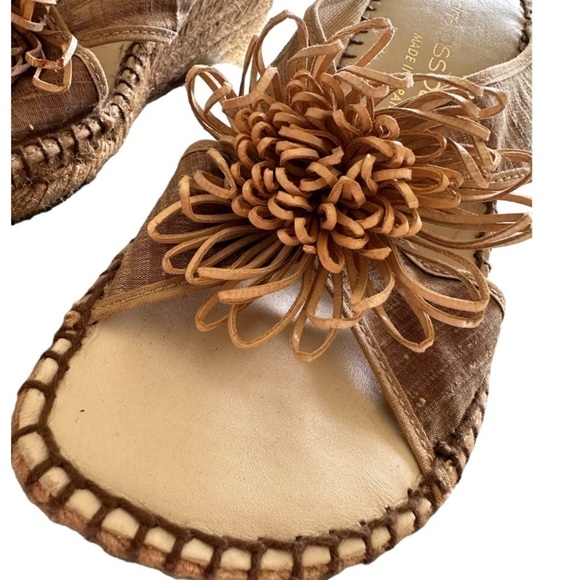 André Assous Silk Flower Espadrille Wedge Slip On Sandals Beige Size 6 - Picture 4 of 8
